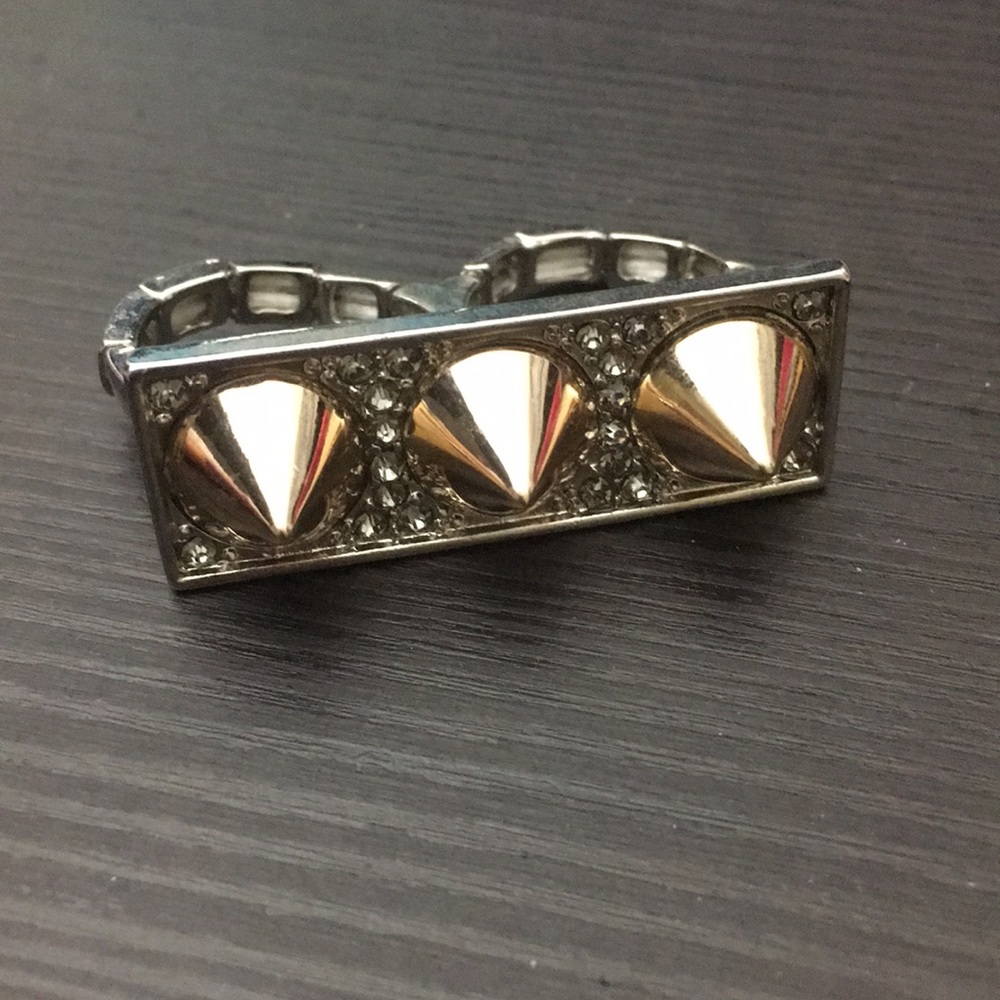 Knuckle ring
